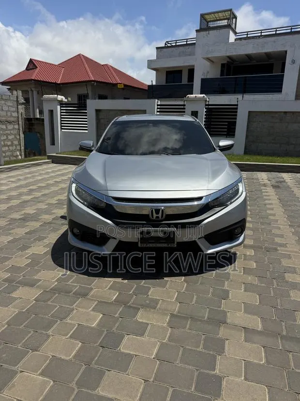 Honda Civic Touring 4dr Sedan (1.5L 4cyl) 2017 Silver · Photo 1