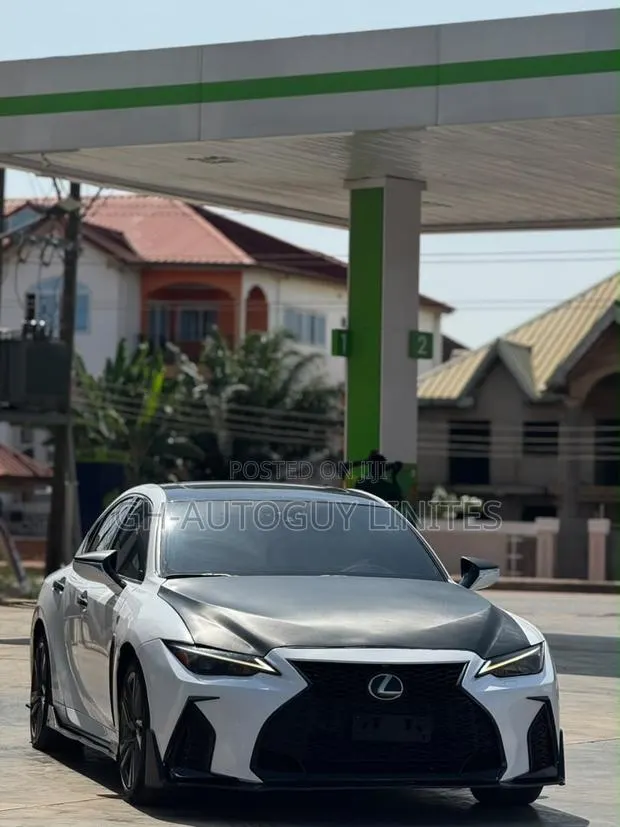 Lexus IS 2022 White · Photo 1