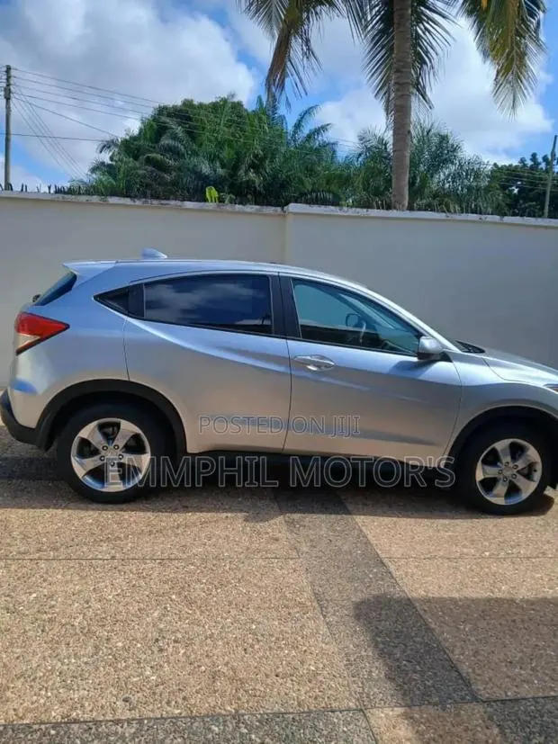 Honda HR-V 2019 Silver · Photo 1