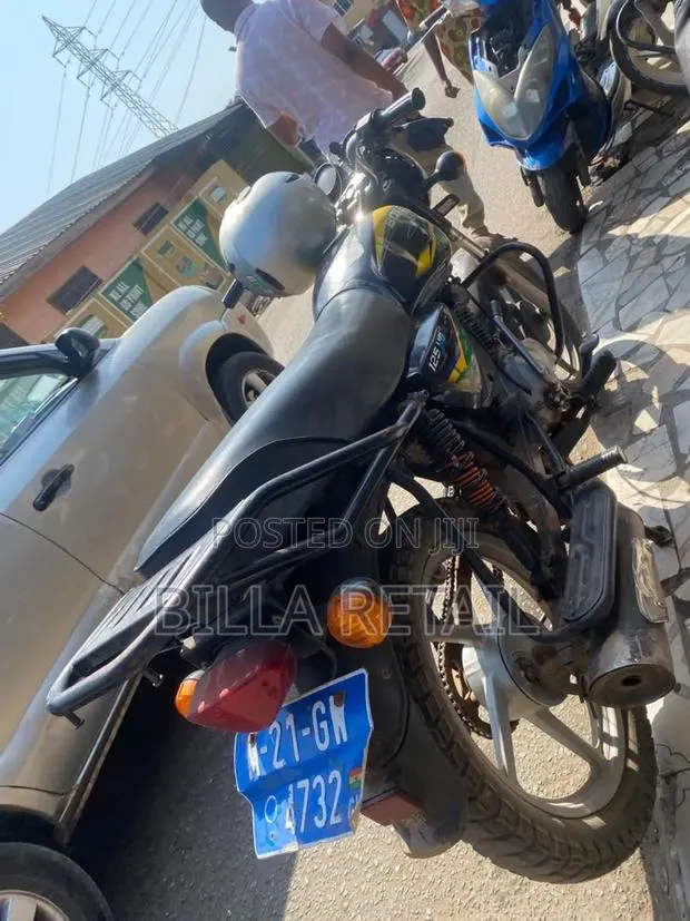Motorcycle 2021 Black · Photo 1