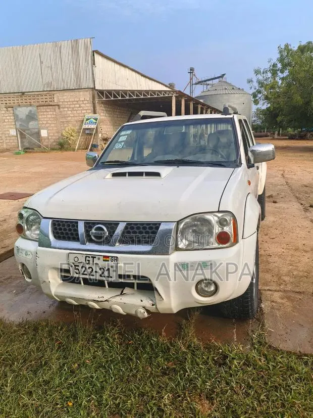 Nissan Hardbody 2021 White · Photo 1