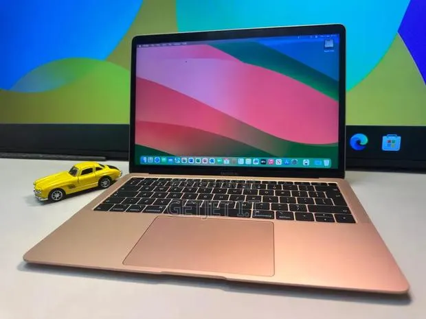 Laptop Apple MacBook Air 2019 8GB Intel Core i5 SSD 256GB · Photo 1
