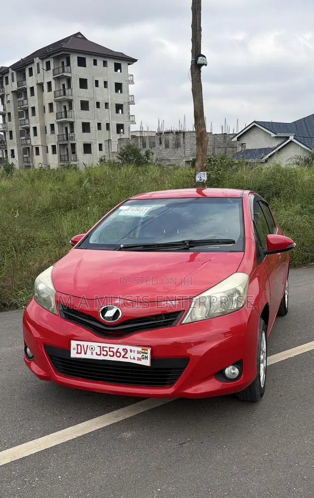 Toyota Vitz 1.3 AWD 5dr 2012 Red · Photo 1