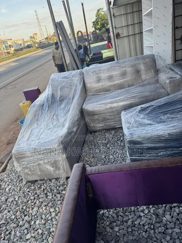 L Shaped Sofa · Photo 1
