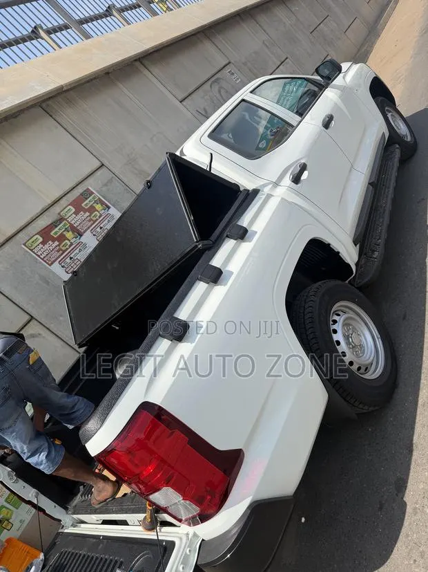 Mitsubishi L200 2026,2025,2023,2024,Bucket Cover Hard Trifold · Photo 1