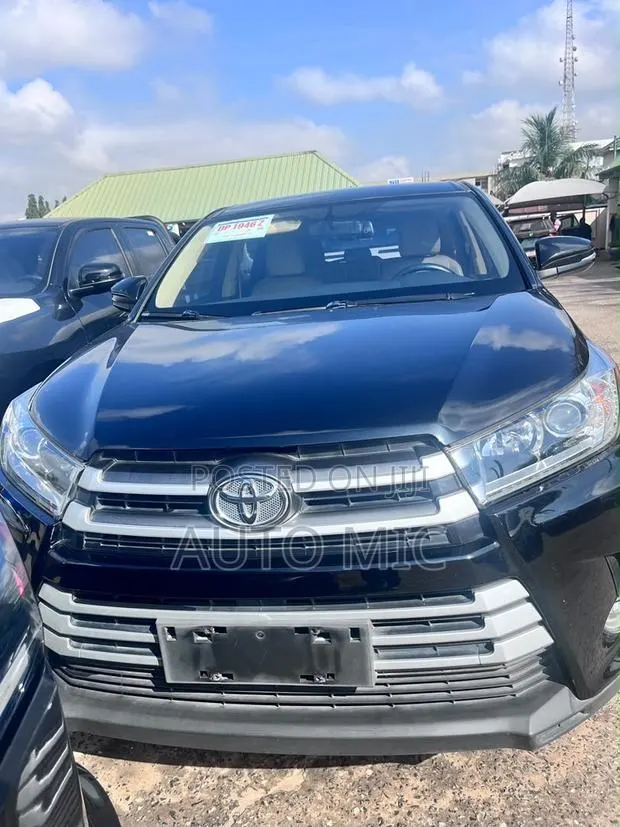 Toyota Highlander LE V6 2019 Black · Photo 1