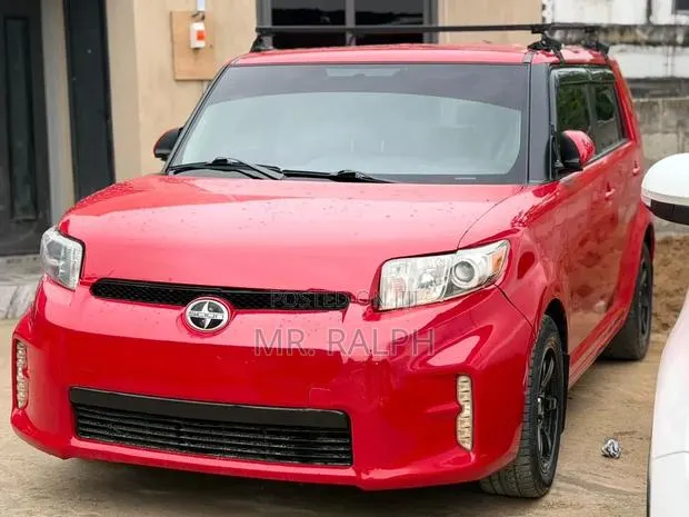 Scion xB 2015 Red · Photo 1