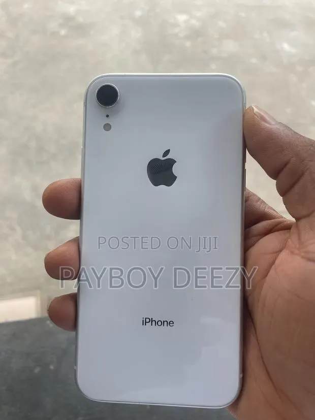 Apple iPhone XR 128 GB White · Photo 1