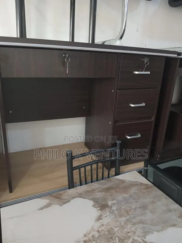 Task Management Desk · Photo 1