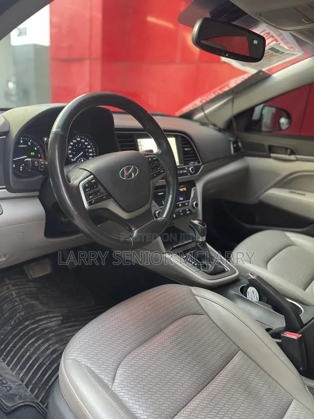 Hyundai Elantra Limited Sedan FWD (2.0L 4cyl 6A) 2017 White · Photo 1