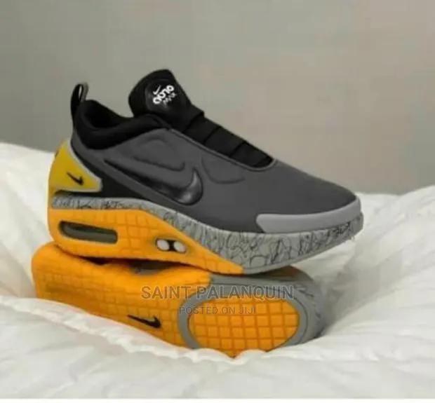 Nike Sneakers · Photo 1
