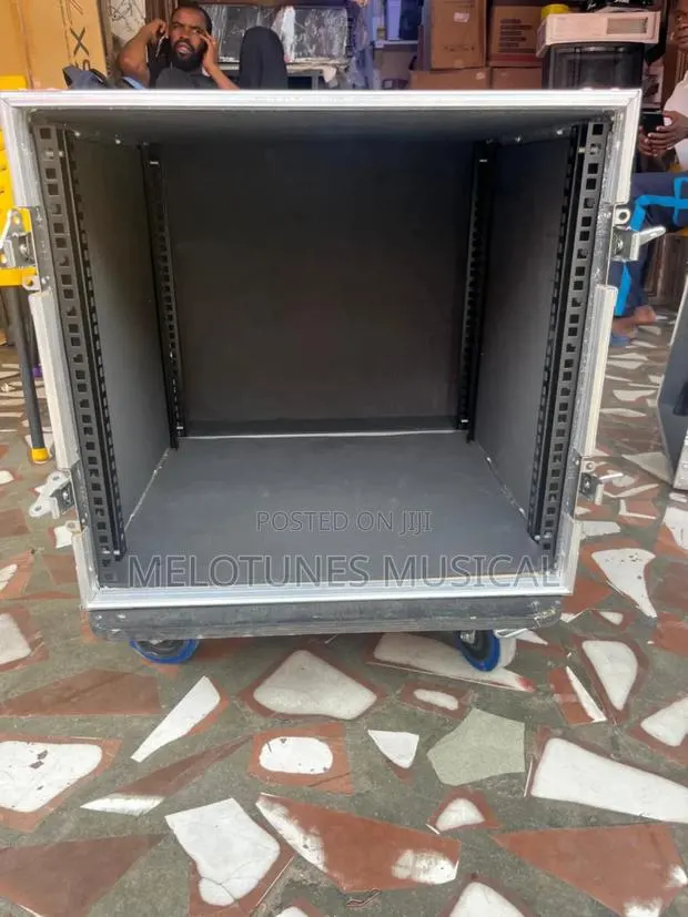 10u Amplifier Rack · Photo 1