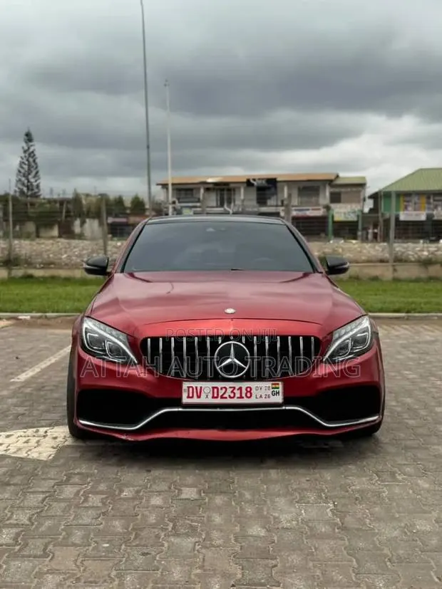 Mercedes-Benz C300 2016 Red · Photo 1