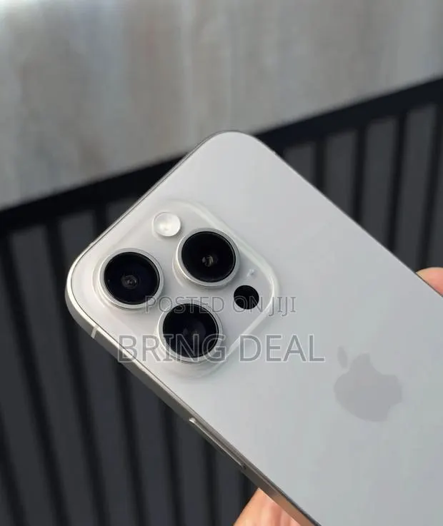 Apple iPhone 16 Pro Max 1 TB Gray · Photo 1