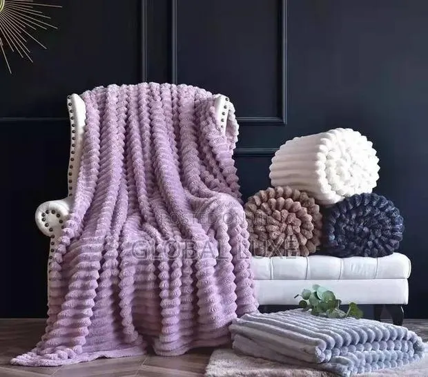 Soft Luxury Blanket – Warm & Comfortable · Photo 1