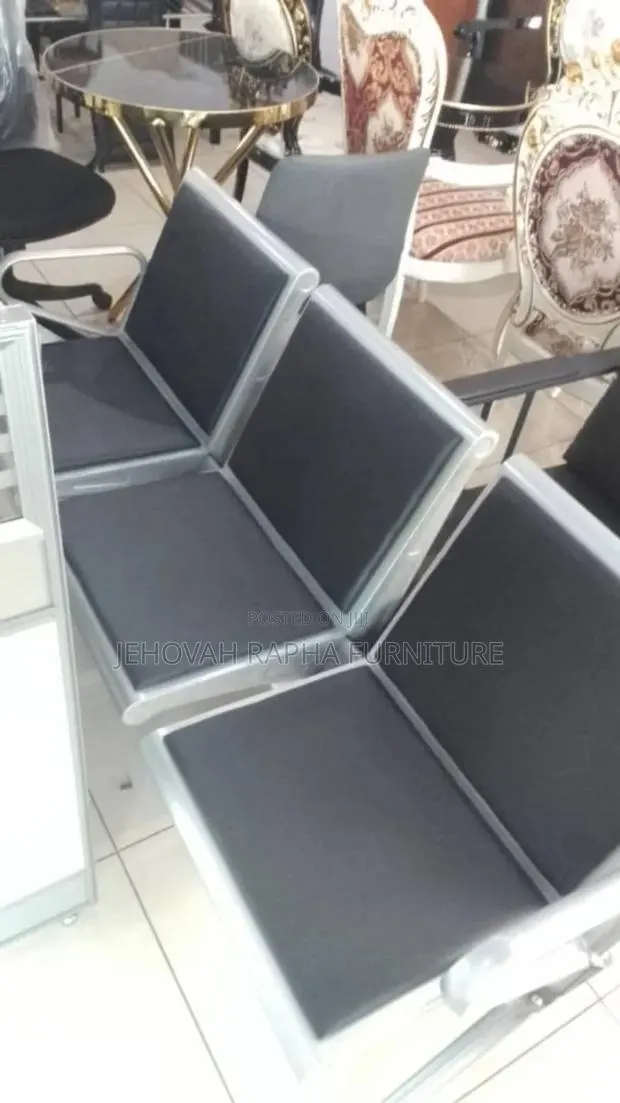 Guest Metallic Chair · Photo 1