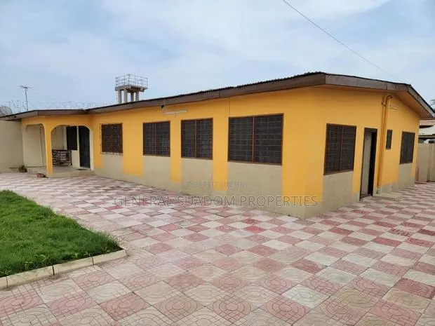 3bdrm House in Suadom Properties, Accra Metropolitan for rent · Photo 1