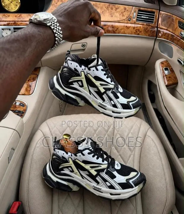 Balenciaga Runner · Photo 1