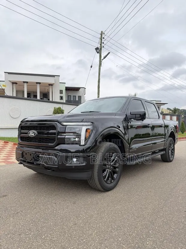 Ford F-150 LARIAT 4WD SuperCrew 5.5' Box 2025 Black · Photo 1