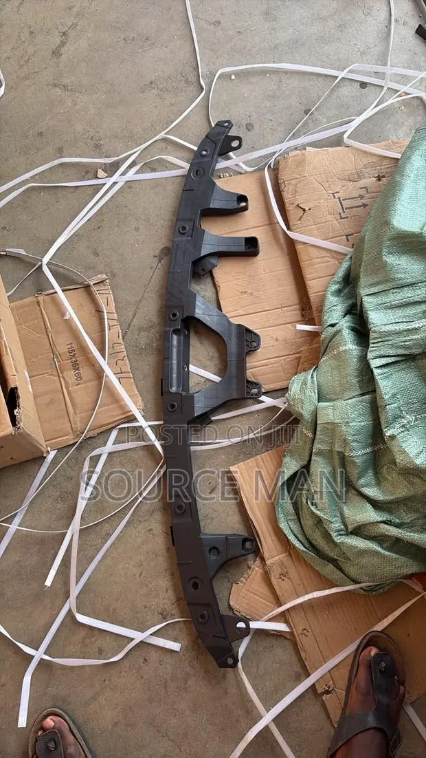 Accord 2018 2019 2020 2021 2022 Bumper Grille Bracket · Photo 1
