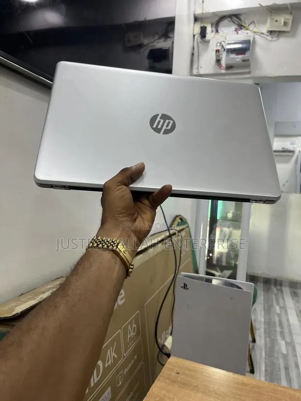 Laptop HP 15 8GB Intel Core i3 HDD 1T · Photo 1