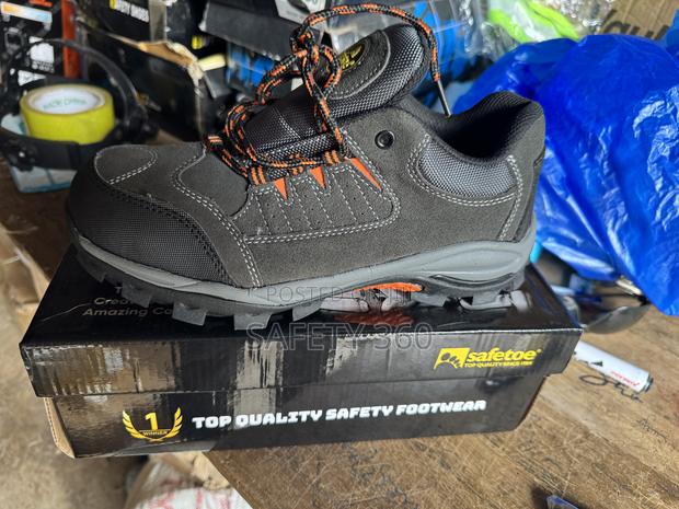Safety Sneakers · Photo 2