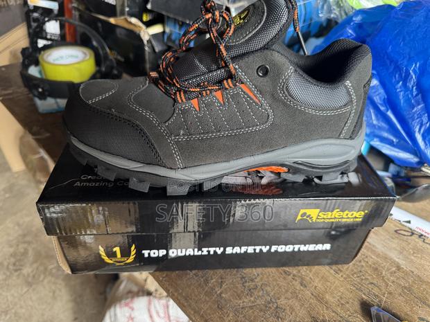 Safety Sneakers · Photo 3