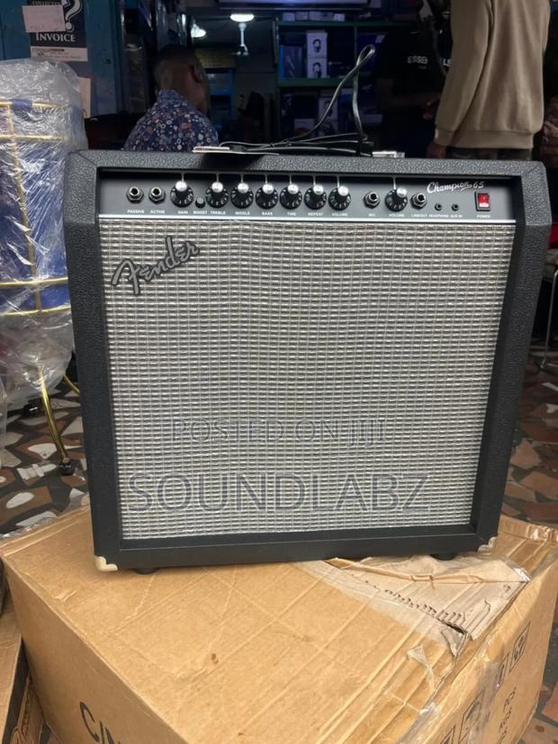 Fender Champion 65 Guitar Amplifier. · Photo 1