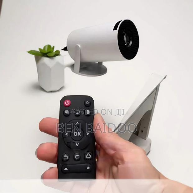 Ultra Hd Smart Projector (Quality Streaming Device) · Photo 1