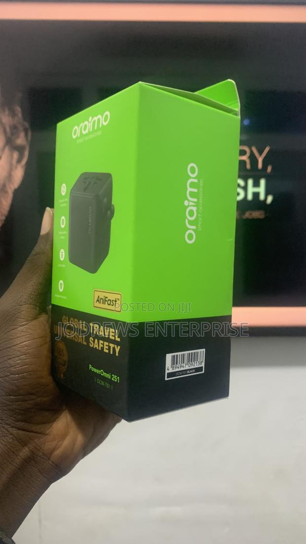 Oraimo Poweromni 251 2500w Multi-plug Travel Converter · Photo 6