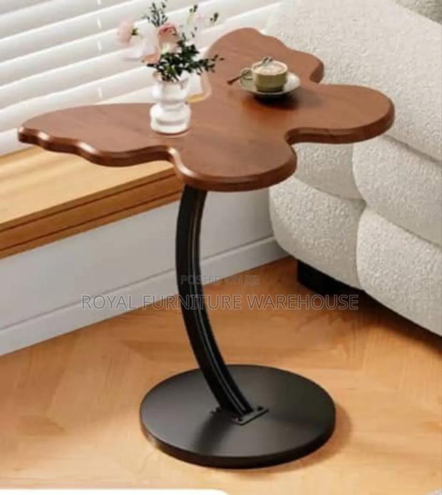 Butterfly Design C Shape Side Table · Photo 1