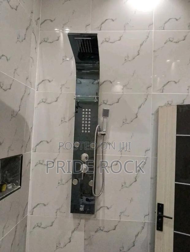 Shower Led With Led Light and Thermostat · Photo 3