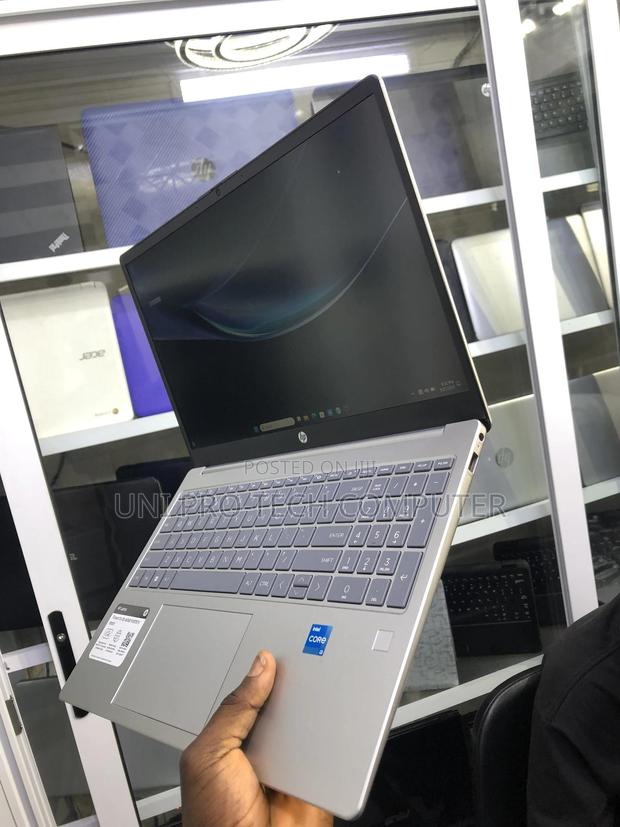 Laptop HP 15-Da2933nia 8GB Intel Core I3 SSD 256GB · Photo 3