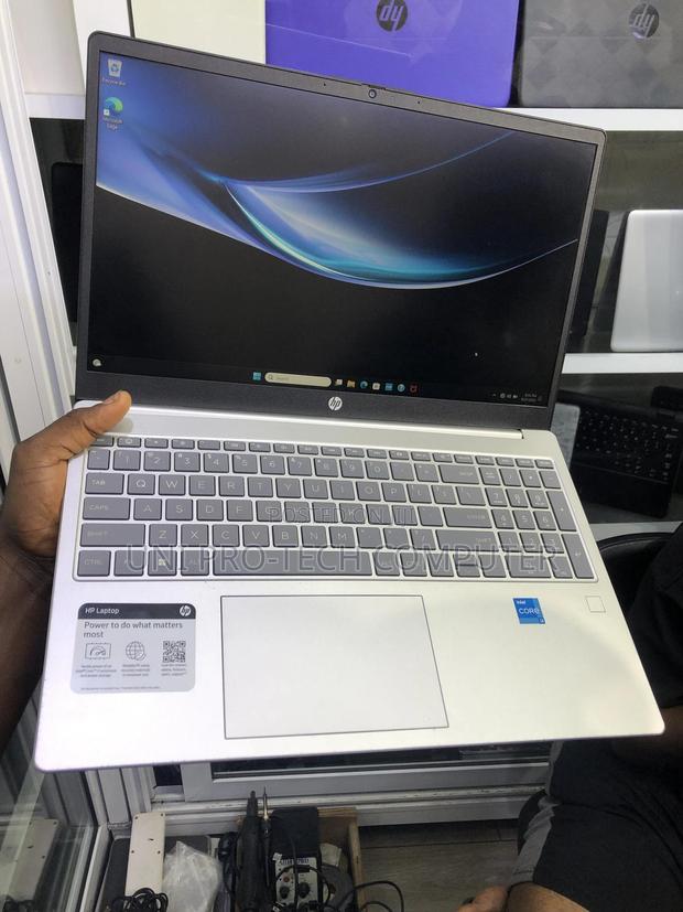 Laptop HP 15-Da2933nia 8GB Intel Core I3 SSD 256GB · Photo 1
