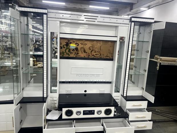 Foreign Medium Size Tv Unit Stand · Photo 2