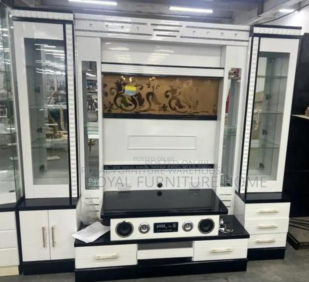 Foreign Medium Size Tv Unit Stand · Photo 1