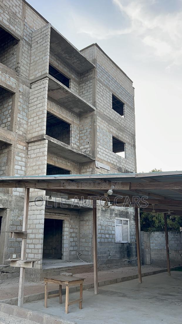 8bdrm Apartment in Ot Dream Auto, Spintex for sale · Photo 4