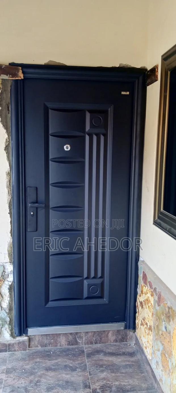 Original and Sed Beautiful Full Metal Door and Handles · Photo 1