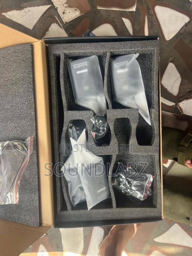 Shure Am-401 4head 4lapel Wireless Professional Microphone · Photo 3