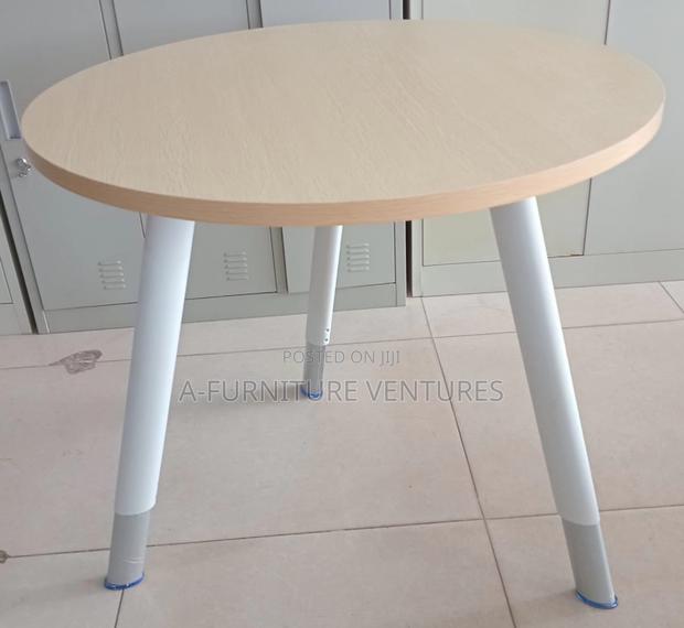 Round Office Table (80cm) · Photo 1