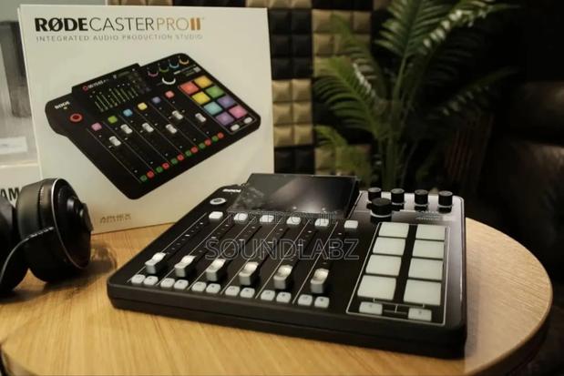 Rødecaster Pro Ii Integrated Audio Production Studio · Photo 2
