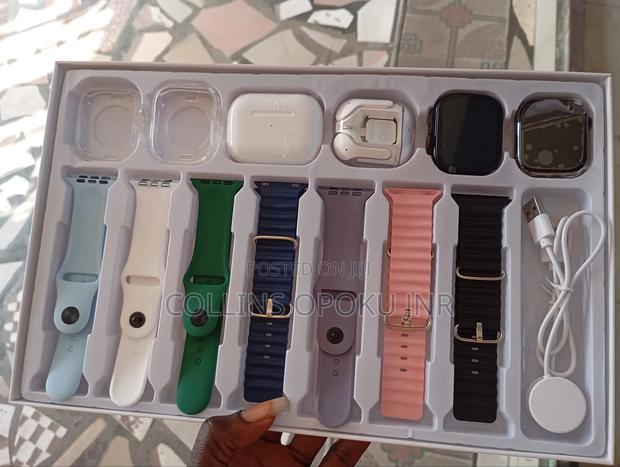 Rock 004 Smart Watches Ultra 3+S10 13 in 1, 2 Airpods, 7 Straps -Black · Photo 4