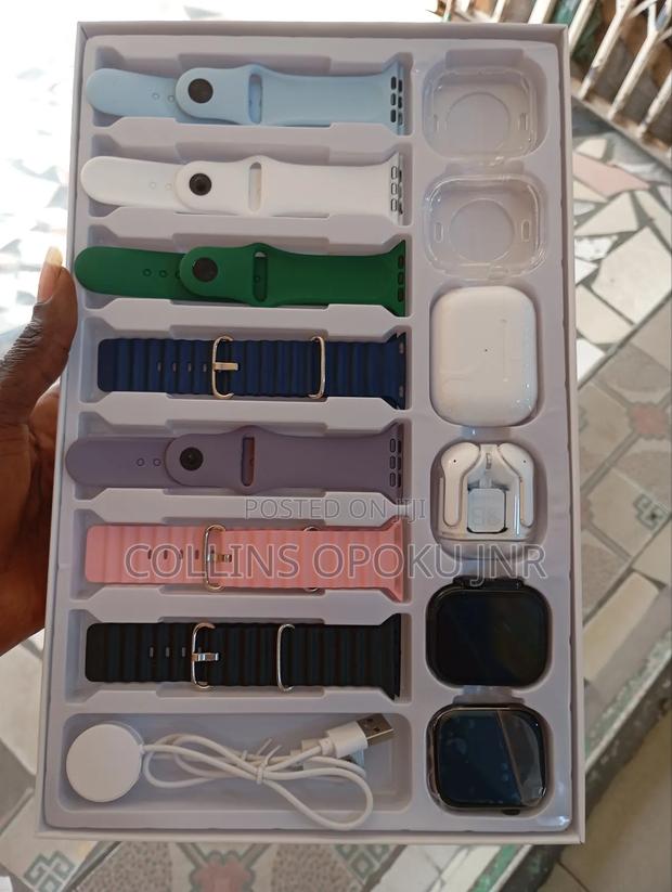 Rock 004 Smart Watches Ultra 3+S10 13 in 1, 2 Airpods, 7 Straps -Black · Photo 5