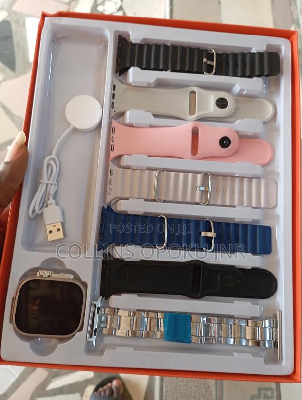 Fashion Luxury 7 in 1 Bracelets Silicon Smartwatch - Multi Colors · Photo 1