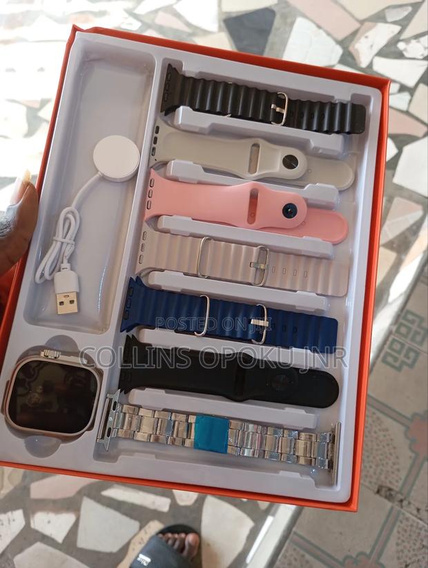 Fashion Luxury 7 in 1 Bracelets Silicon Smartwatch - Multi Colors · Photo 3