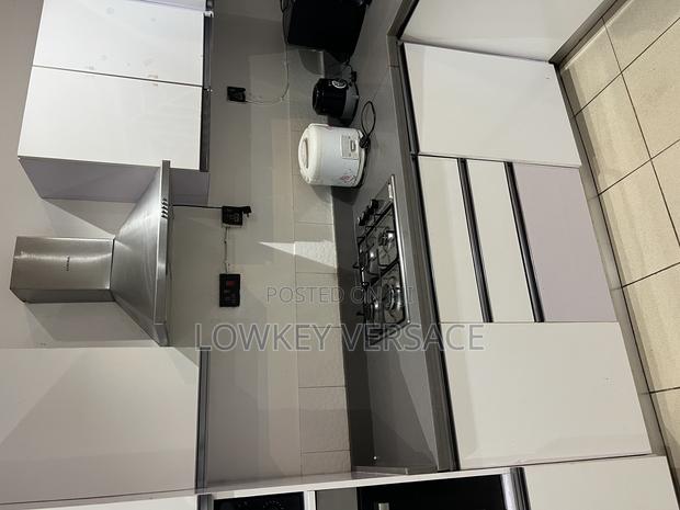 Spacious Studio+ Generator+Dstv+Fridge+Starlink Wifi+ Self Catering · Photo 2