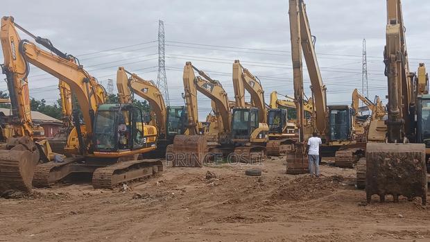 Double's Earth Machinery for Hiring · Photo 2