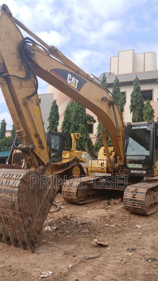 Double's Earth Machinery for Hiring · Photo 3