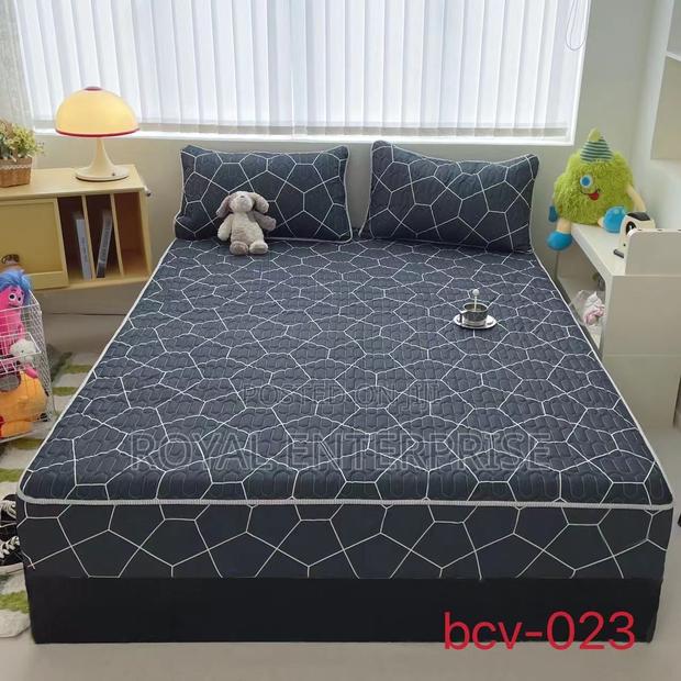 Waterproof Mattress Cover; Easy to Clean( Double,Queen and King Size ) · Photo 1