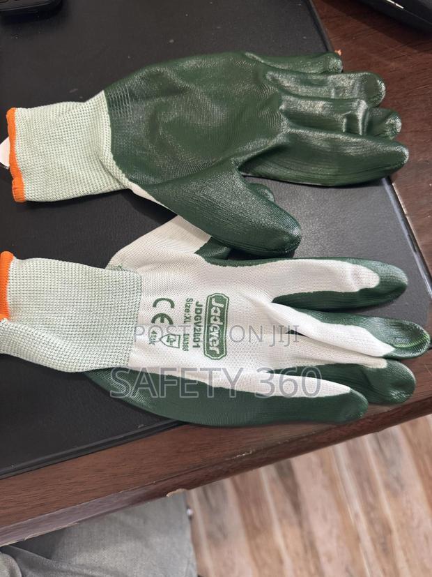 Nitrile Coated Glove · Photo 1